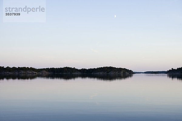 Blick auf den Horizont in der Dämmerung  Schweden