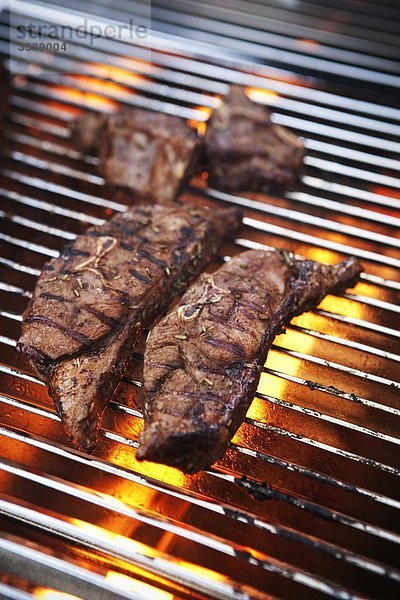 Fleisch auf Barbecue-Grill zubereitet