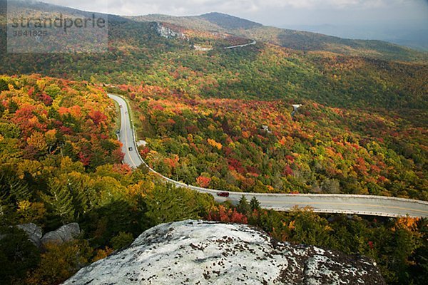 Nordamerika  USA  North Carolina  Blick Road vorbei Blue Ridge Parkway  elevated view