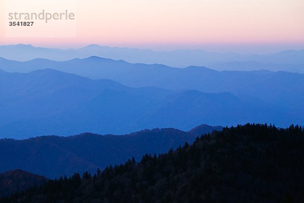 Nordamerika  USA  North Carolina  Blick auf Nebel abgedeckt Great Smokey Mountains-Nationalpark