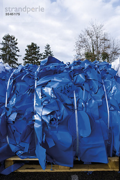 Lagerung von Ballen aus PVC-Folie für das Recycling