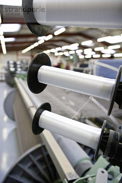 Gewebebeschichtungsanlage  recycelbare Textil-Verbundweberei  Webstuhl