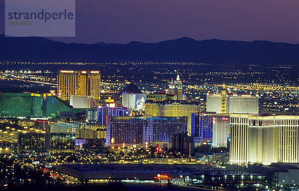 Nordamerika  USA  Nevada  Las Vegas  Ansicht der Großstadt bei Nacht