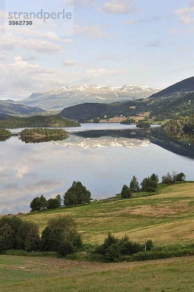 Skandinavien  Norwegen  Blick auf die Landschaft mit See