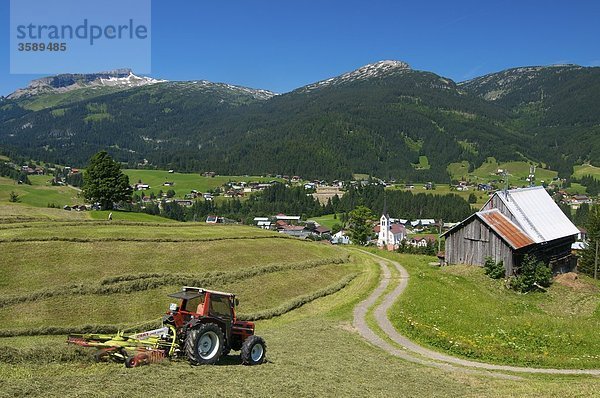 Riezlern und Hoher Ifen  Kleinwalsertal  Vorarlberg  Österreich  Europa