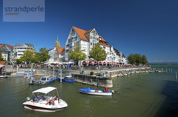 Tretboote im Hafen  Friedrichshafen  Baden-Württemberg  Deutschland  Europa