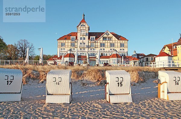 Strand von Kühlungsborn bei Sonnenaufgang  Deutschland