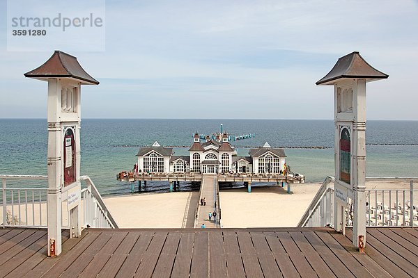 Seebrücke in Sellin  Rügen  Deutschland