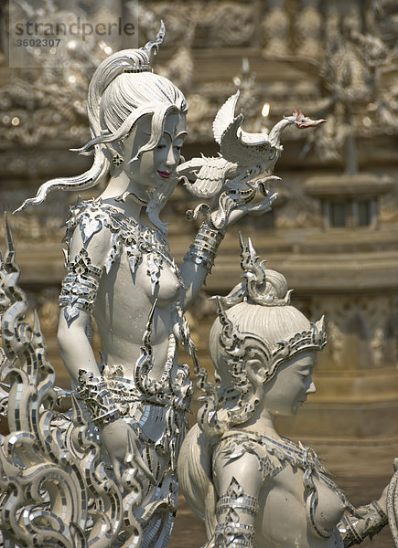 Statue in der Tempelanlage Wat Rong Khun  Chiang Rai  Thailand