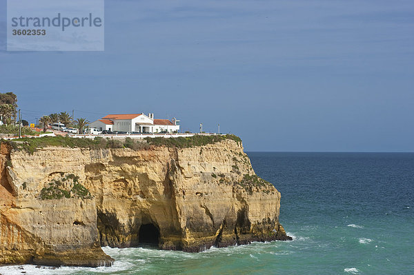 Küste bei Carvoeiro  Algarve  Portugal