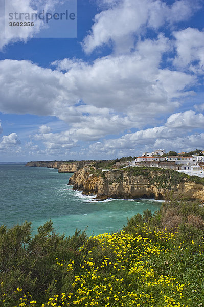 Küste bei Carvoeiro  Algarve  Portugal