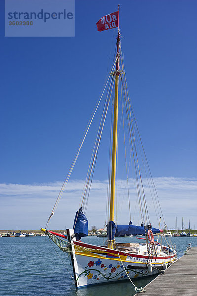 Segelboot im Hafen von Lagos  Algarve  Portugal