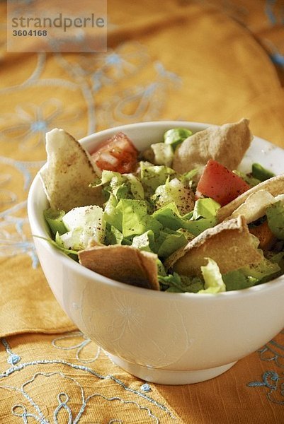 Fatoush: Brotsalat mit Gemüse (Libanon)