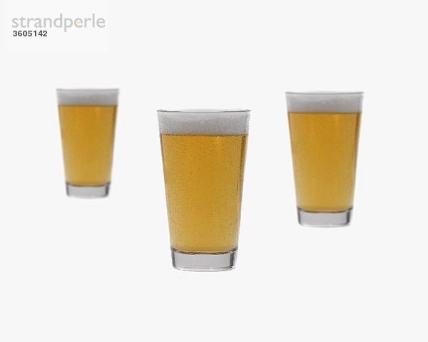 Drei Gläser helles Bier
