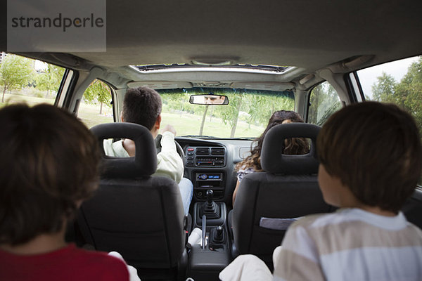 Gemeinsames Fahren mit der Familie im Auto