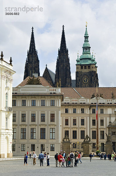 Castle with St. Vitus Cathedral  Prague  Czech Republic