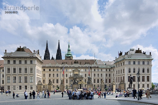 Castle with St. Vitus Cathedral  Prague  Czech Republic