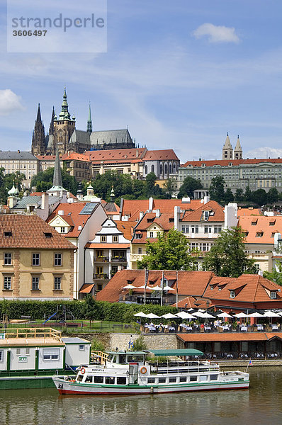 Hradschin  Castle  St. Vitus Cathedral and Vltava  Prague  Czech Republic