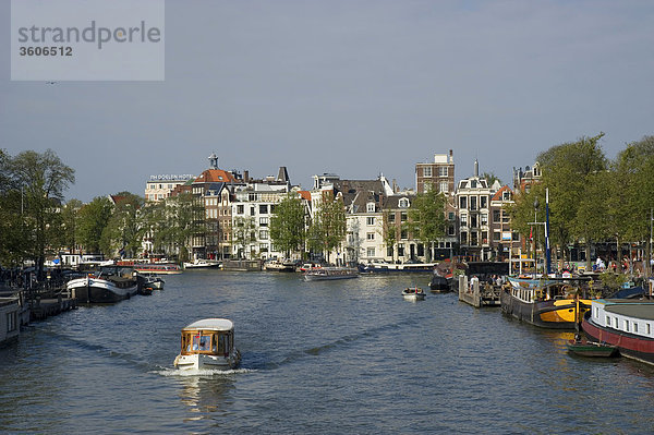 Schiff auf der Binnen Amstel  Amsterdam  Niederlande