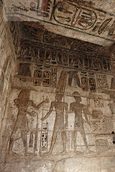 Reliefs  Medinet Habu  Luxor  Ägypten  Afrika