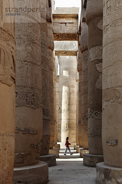 Hypostylhalle  Tempel von Karnak  Karnak  Ägypten  Afrika