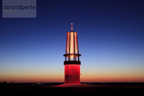 Halde Rheinpreußen mit Landmarke Grubenlampe  Moers  Ruhrgebiet  Deutschland