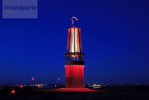 Halde Rheinpreußen mit Landmarke Grubenlampe  Moers  Ruhrgebiet  Deutschland