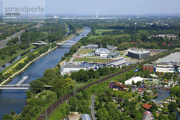 Blick auf Oberhausen mit Neuer Mitte und Rhein-Herne-Kanal  Ruhrgebiet  Deutschland