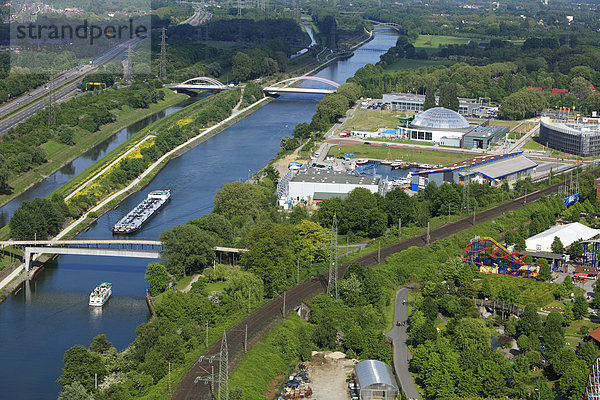 Blick auf Oberhausen mit Neuer Mitte und Rhein-Herne-Kanal  Ruhrgebiet  Deutschland