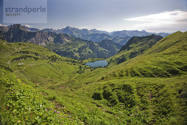 Nebelhorn und Seealpsee  Bayern  Deutschland  Europa