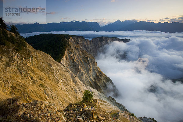 Nebel Schlucht Morgendämmerung Erosion Schweiz Kanton Wallis Morgenlicht