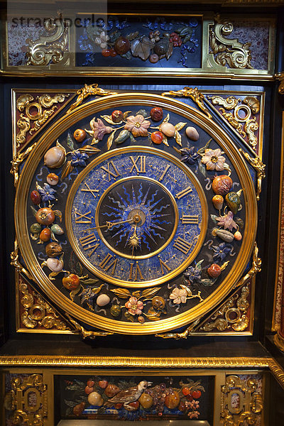 England  London  Victoria und Albert Museum  Clock Kabinett 1824