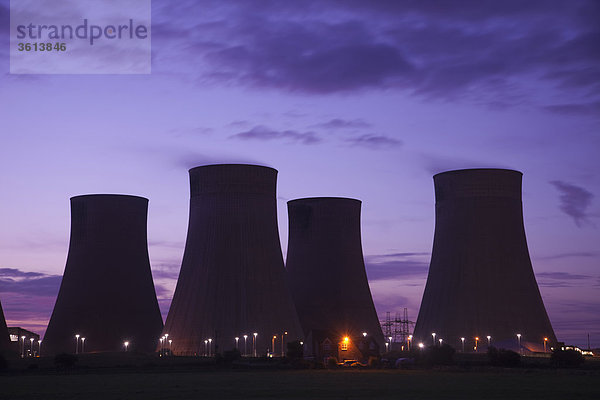England  Nottinghamshire  Radcliffe-auf-Soar  Kohle befeuerte Kraftwerk Kühlung Towers