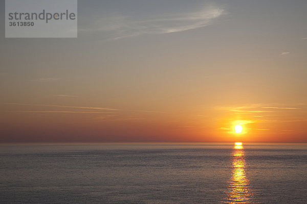 Sonnenaufgang über Wasser