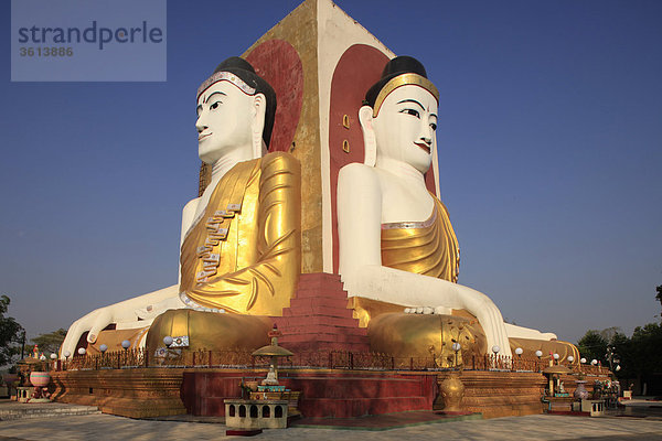 Myanmar  Burma  Burma  Bago  Kyaikpun  The vier Buddhas  zwei der 30 m Statuen sind sichtbar
