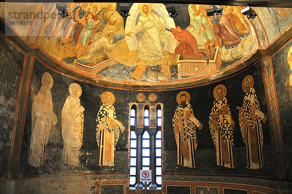 schönen und alten Fresken von Jesus ziehen Adam und Eva aus ihren Gräbern und rechtschaffene Könige in der byzantinischen Kirche Saint Chora