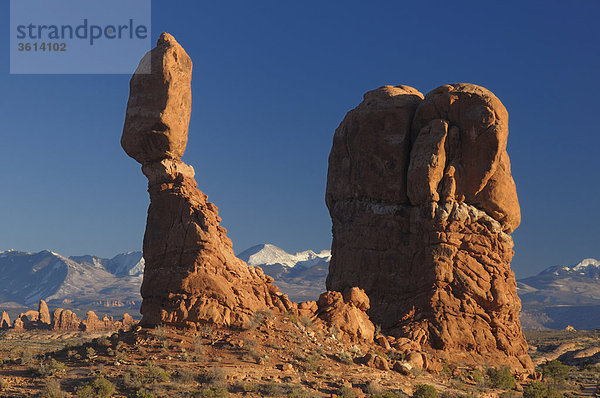 Balanced Rock  Arches Nationalpark  in der Nähe von Moab  Utah  USA