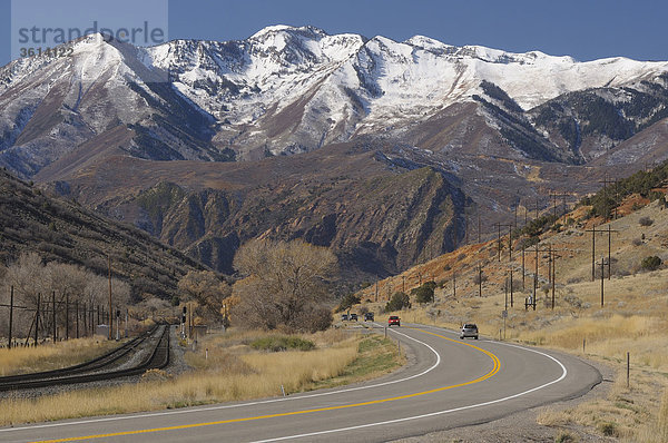 Highway 6 und Mount Nebo mit frischen Schnee  in der Nähe von spanische Gabel  Utah  USA