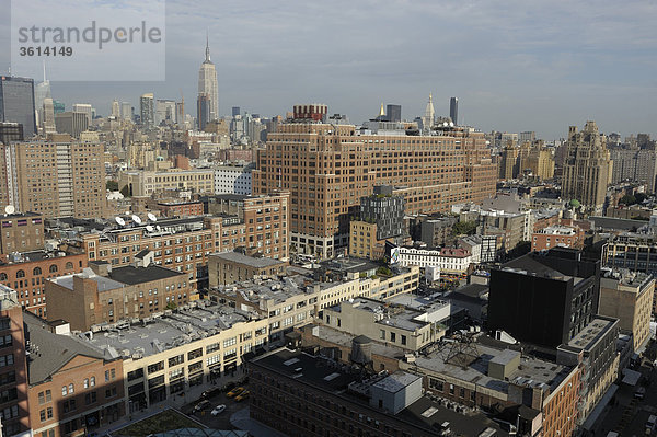 Blick zum Empire State Building von The Standard Hotel  Meat Packing District  Manhattan  New York  New York  USA