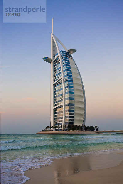 Dubai  Vereinigte Arabische Emirate  Mittlerer Osten  Vereinigte Arabische Emirate  Architektur  sand Strand  Strand  Strand  Meer  Wasser  Burj Al Arab  Hotel  Reisen  Sehenswürdigkeit  Wahrzeichen