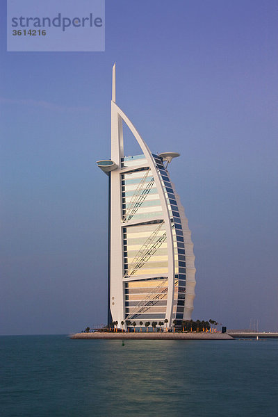 Dubai  Vereinigte Arabische Emirate  Mittlerer Osten  Vereinigte Arabische Emirate  Architektur  Strand  Strand  Meer  Wasser  Burj Al Arab  Hotel  Reisen  Sehenswürdigkeit  Wahrzeichen