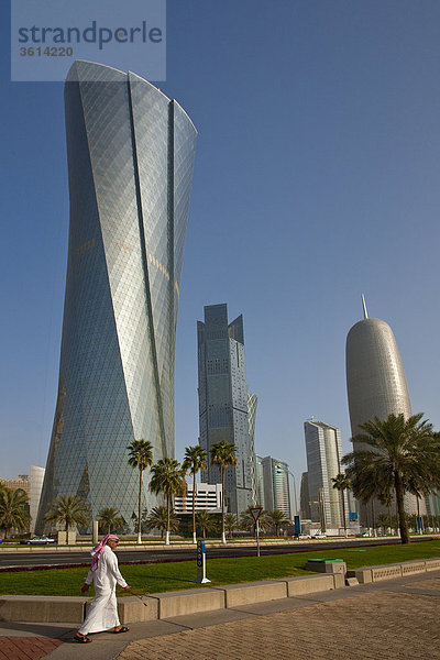 Bidda Tower  Qatar  UAE  Vereinigte Arabische Emirate  Architektur  Skyline  Wohnblocks  Hochhäuser  Corniche  arabischen  Park  Doha  Reisen  Sehenswürdigkeit  Wahrzeichen