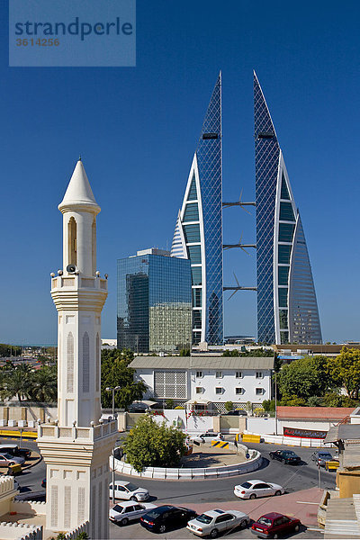 Bahrein  Vereinigte Arabische Emirate  Vereinigte Arabische Emirate  World Trade Centre  Manama  Architektur  Wohnblock  Hochhaus  Gebäude  Bau  Glasfassade  Minarett  Turm  Turm  Reisen  Sehenswürdigkeit  Wahrzeichen