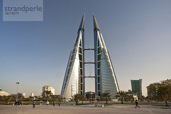 Bahrein  Vereinigte Arabische Emirate  Vereinigte Arabische Emirate  World Trade Centre  Manama  Architektur  Wohnblock  Hochhaus  Gebäude  Bau  Glasfassade  Reisen  platzieren von Interesse  Wahrzeichen