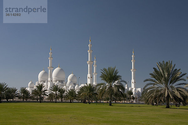 Sheikh Zayed Moschee  Kuppeln  Minarett  Turm  Turm  Islam  Moschee  Religion  Abu Dhabi  Vereinigte Arabische Emirate  Vereinigte Arabische Emirate  Nahost  Reisen  Sehenswürdigkeit  Wahrzeichen