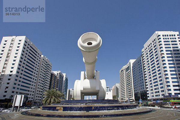 Abu Dhabi  VAE  Vereinigte Arabische Emirate  Mittlerer Osten  Heritage Park  Cannon  Kunststoff  Kunst  Geschicklichkeit  Gebäude  Konstruktion  Reisen  Sehenswürdigkeit  Wahrzeichen