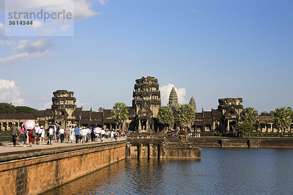 Kambodscha  fernen Osten  Asien  Siem Reap  Tempel  Angkor Wat  Tourismus  Tourismus  Tempel Anordnung  Wasser  Reisen  Sehenswürdigkeit  Wahrzeichen