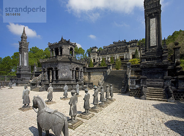 Vietnam  Asien  Fernost  Gee bis Mausoleum Kh?i Ð?nh  Zahlen  Steinfiguren  Travel  Sehenswürdigkeit  Wahrzeichen