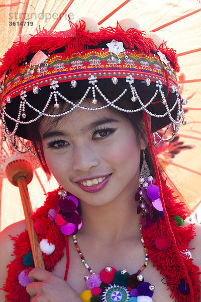 Thailand  Chiang Mai  Chiang Mai Blumenfestival  Mädchen in Hilltribe Kostüm