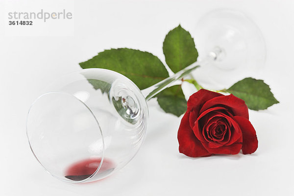 Weinglas  Glas  rose  rot  noch lebt  Respekt  Relation  Liebe  Getränk  leer